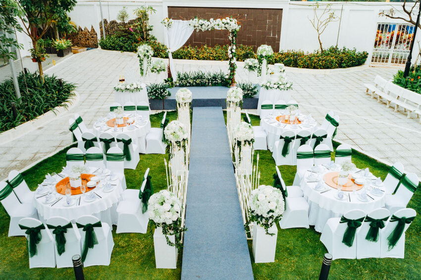 Tiệc cưới sân vườn tối giản